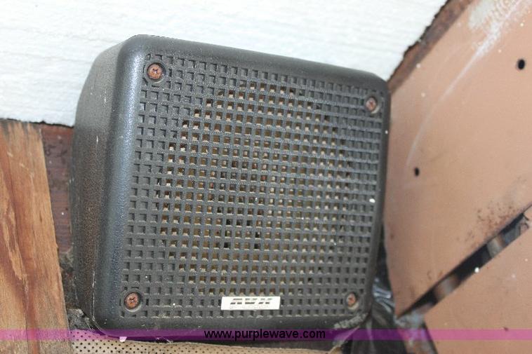 image for item 6108 1982 Allis Chalmers Gleaner L2 combine