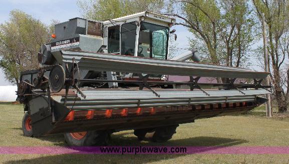 image for item 6109 1976 Allis Chalmers Gleaner L combine with header