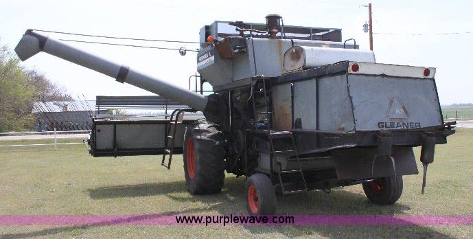 image for item 6109 1976 Allis Chalmers Gleaner L combine with header