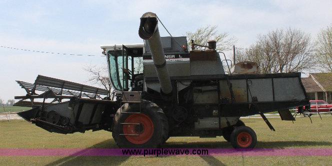 image for item 6109 1976 Allis Chalmers Gleaner L combine with header