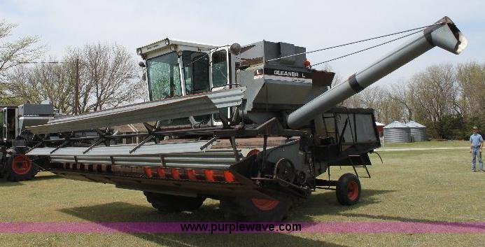 image for item 6109 1976 Allis Chalmers Gleaner L combine with header