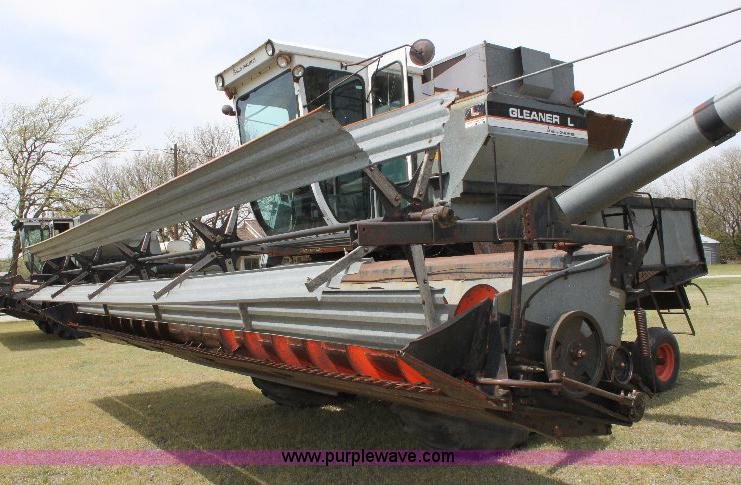 image for item 6109 1976 Allis Chalmers Gleaner L combine with header