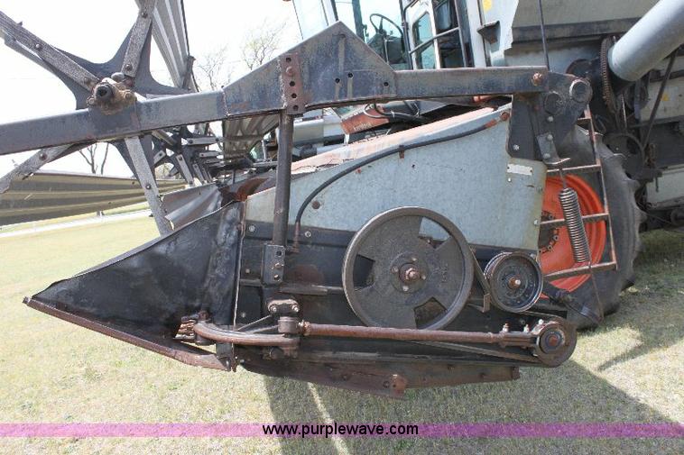 image for item 6109 1976 Allis Chalmers Gleaner L combine with header