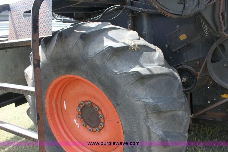 image for item 6109 1976 Allis Chalmers Gleaner L combine with header