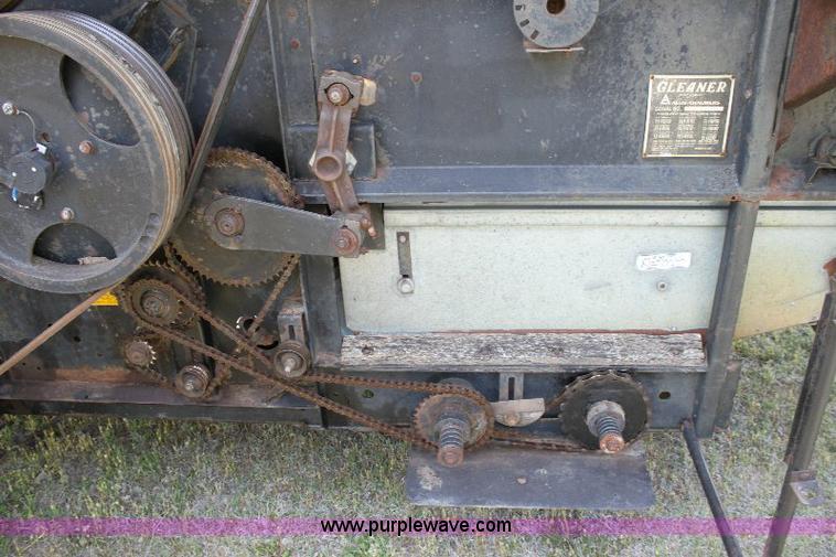 image for item 6109 1976 Allis Chalmers Gleaner L combine with header