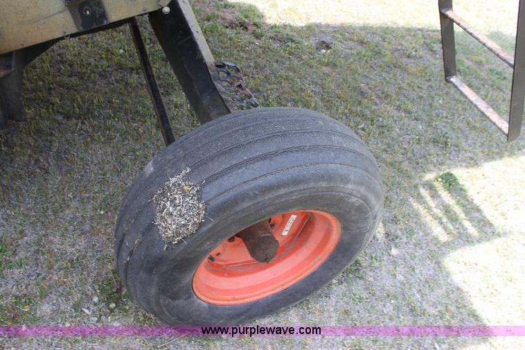 image for item 6109 1976 Allis Chalmers Gleaner L combine with header