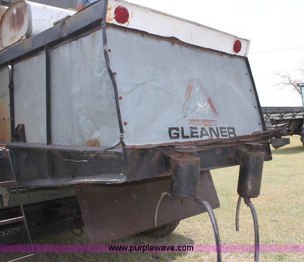 image for item 6109 1976 Allis Chalmers Gleaner L combine with header