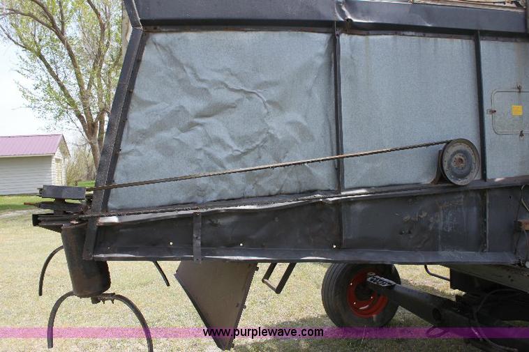 image for item 6109 1976 Allis Chalmers Gleaner L combine with header