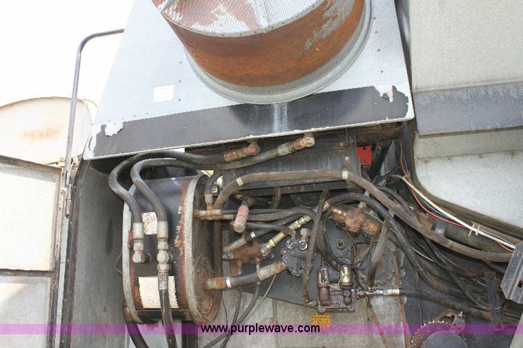 image for item 6109 1976 Allis Chalmers Gleaner L combine with header