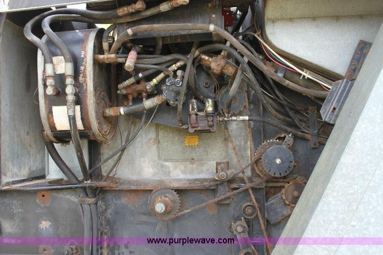 image for item 6109 1976 Allis Chalmers Gleaner L combine with header