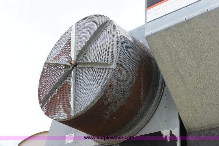 image for item 6109 1976 Allis Chalmers Gleaner L combine with header