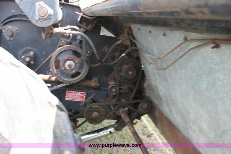 image for item 6109 1976 Allis Chalmers Gleaner L combine with header