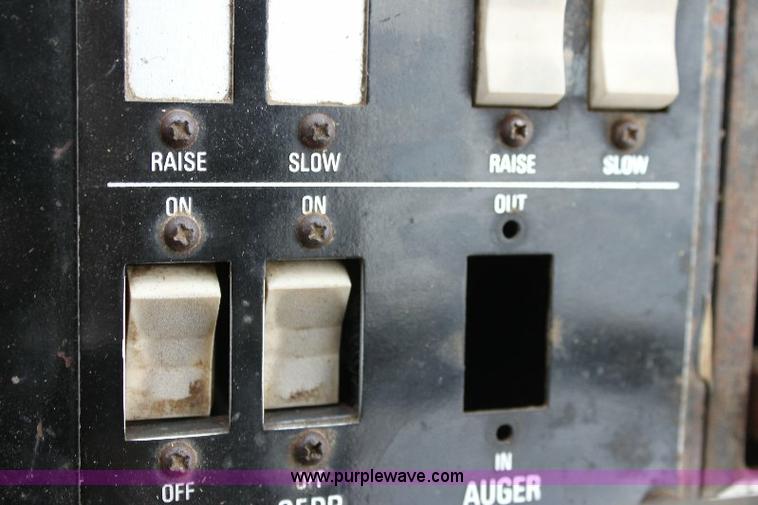 image for item 6109 1976 Allis Chalmers Gleaner L combine with header