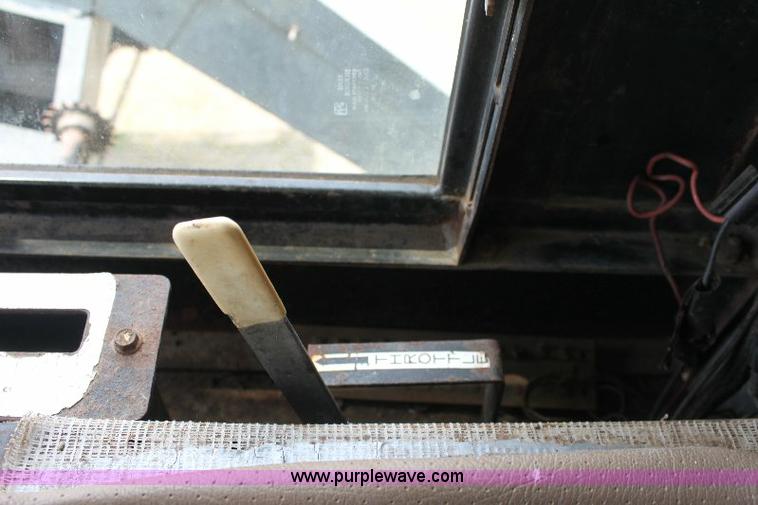 image for item 6109 1976 Allis Chalmers Gleaner L combine with header