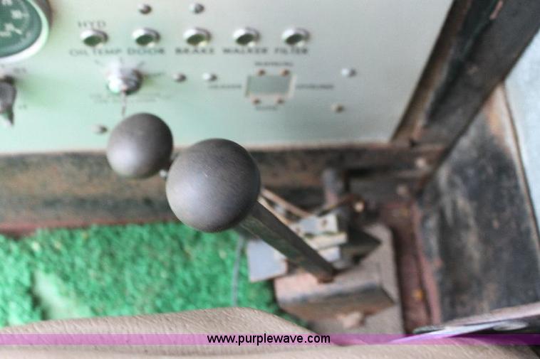 image for item 6109 1976 Allis Chalmers Gleaner L combine with header