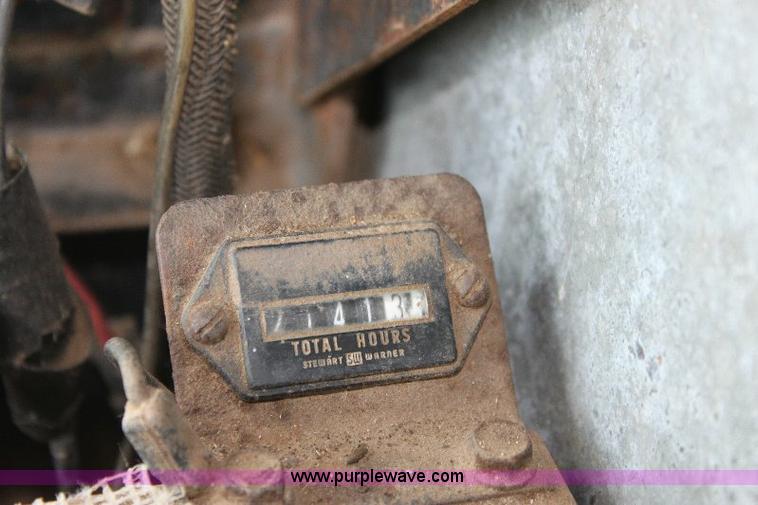 image for item 6109 1976 Allis Chalmers Gleaner L combine with header