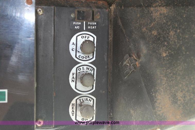 image for item 6109 1976 Allis Chalmers Gleaner L combine with header