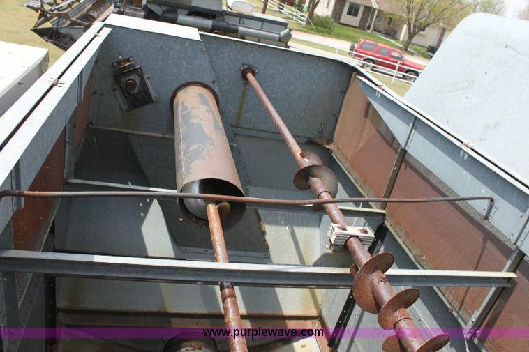 image for item 6109 1976 Allis Chalmers Gleaner L combine with header