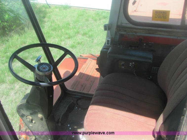 image for item 6920 Massey-Ferguson 860 combine