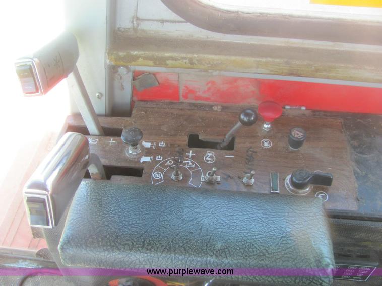 image for item 6920 Massey-Ferguson 860 combine