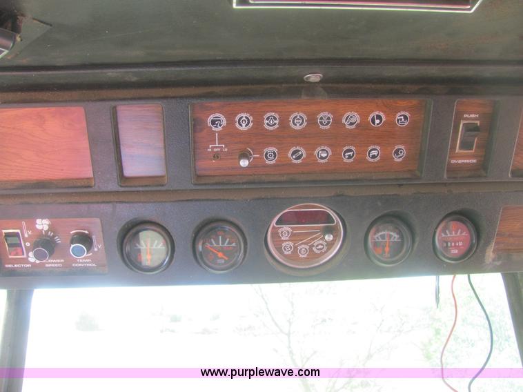 image for item 6920 Massey-Ferguson 860 combine