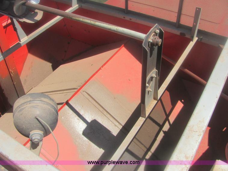 image for item 6920 Massey-Ferguson 860 combine