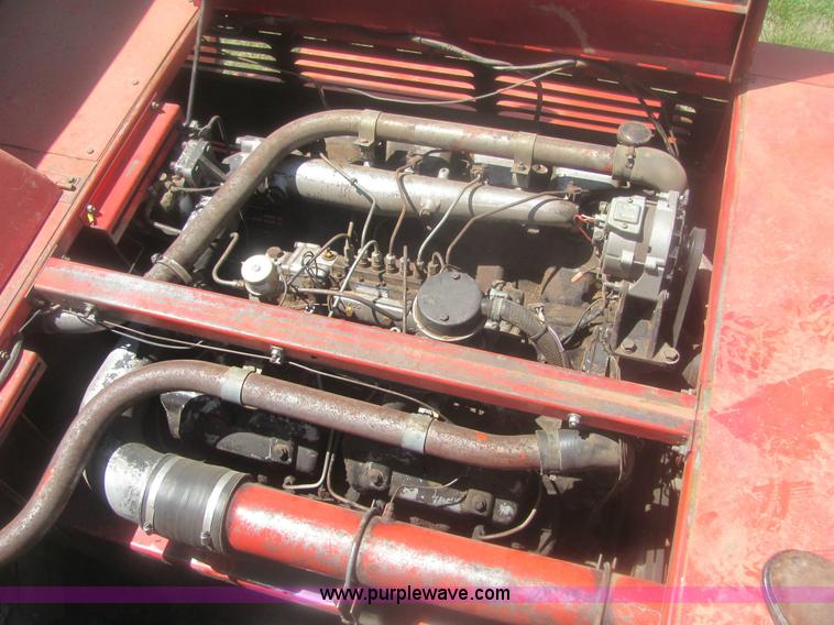 image for item 6920 Massey-Ferguson 860 combine