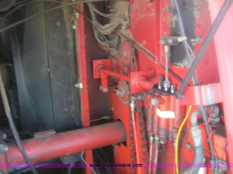 image for item 6920 Massey-Ferguson 860 combine