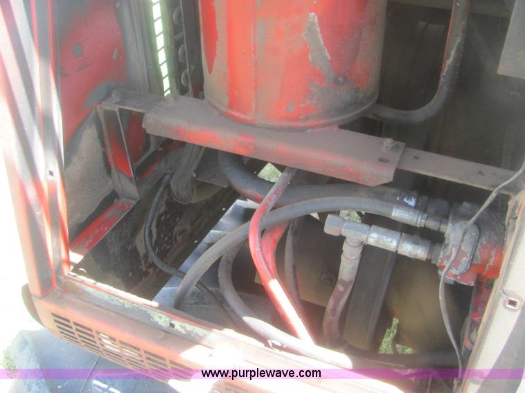 image for item 6920 Massey-Ferguson 860 combine