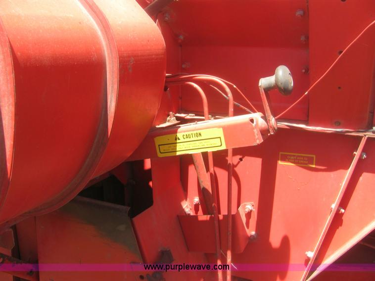 image for item 6920 Massey-Ferguson 860 combine