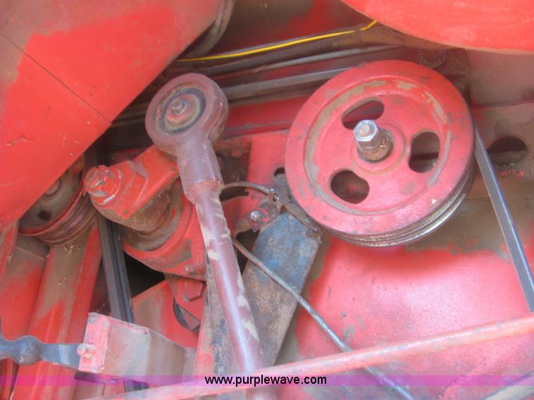 image for item 6920 Massey-Ferguson 860 combine