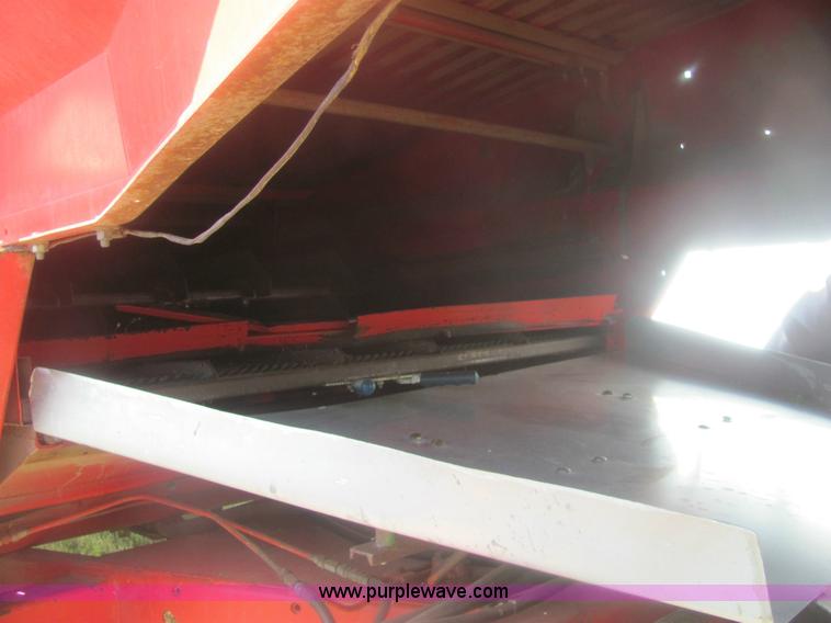 image for item 6920 Massey-Ferguson 860 combine