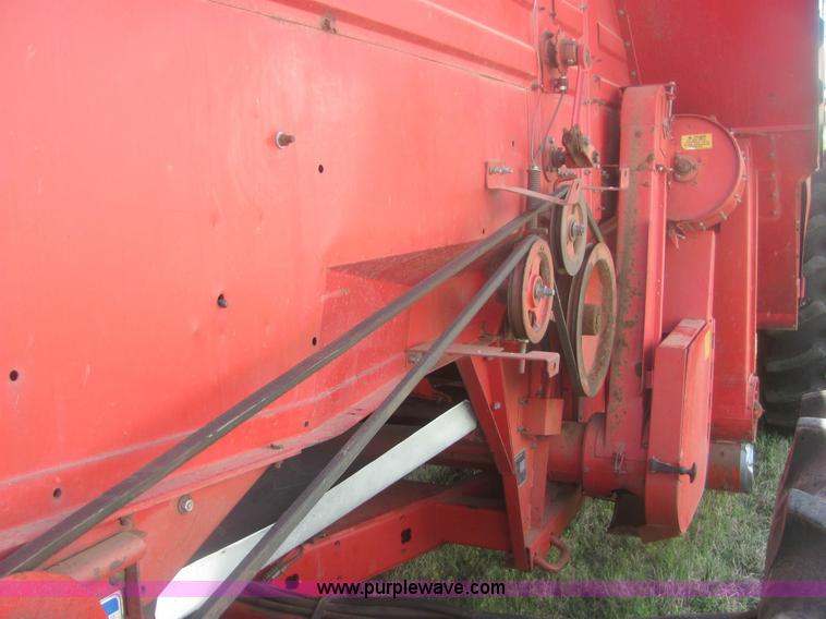 image for item 6920 Massey-Ferguson 860 combine