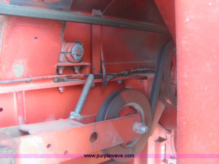 image for item 6920 Massey-Ferguson 860 combine