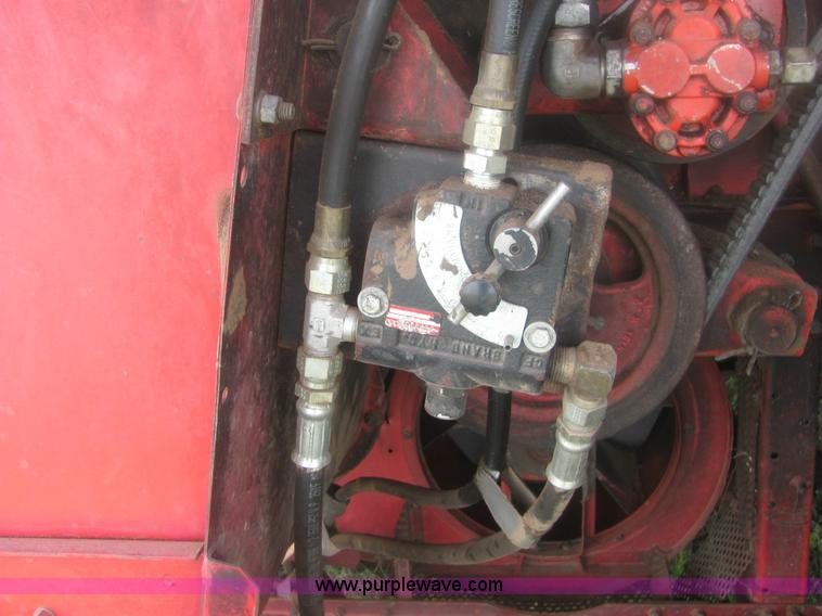 image for item 6920 Massey-Ferguson 860 combine