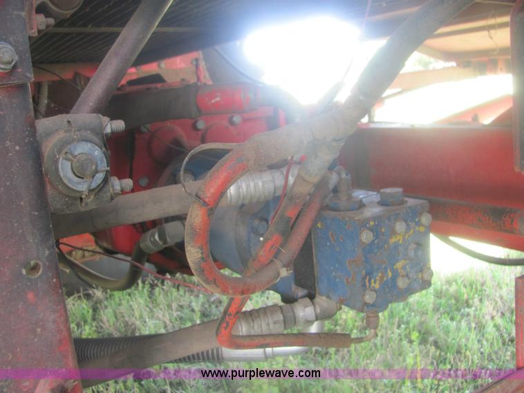 image for item 6920 Massey-Ferguson 860 combine