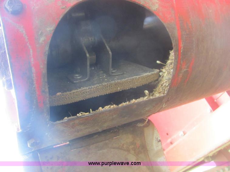 image for item 6920 Massey-Ferguson 860 combine