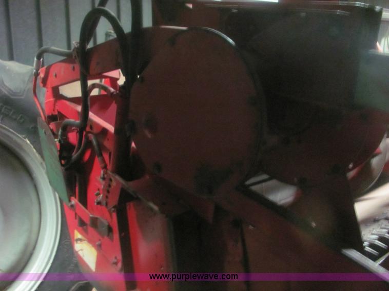 image for item 6920 Massey-Ferguson 860 combine