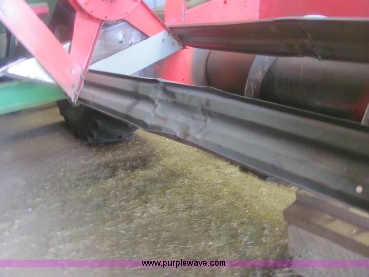 image for item 6920 Massey-Ferguson 860 combine