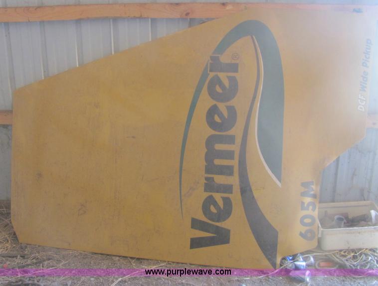 image for item 6922 Vermeer 605M DCF wide pickup baler doors