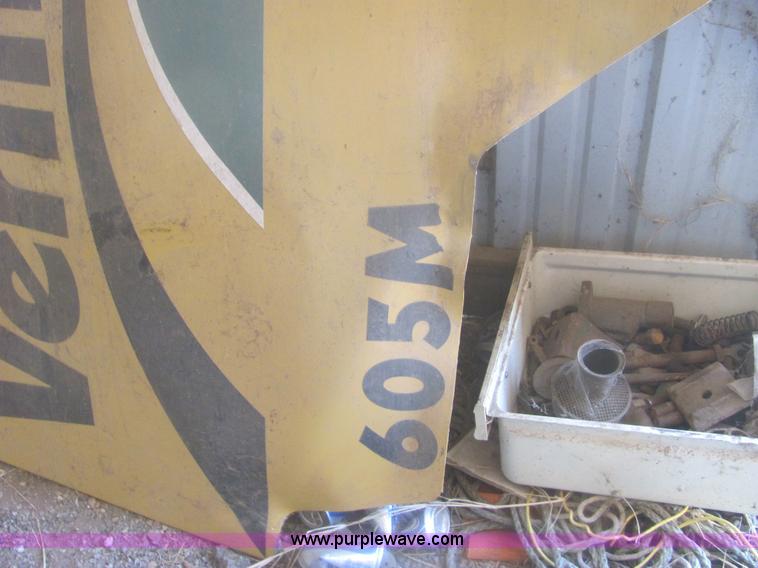 image for item 6922 Vermeer 605M DCF wide pickup baler doors