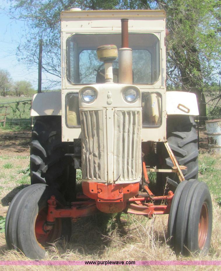 image for item 6924 Case 930 Comfort King tractor