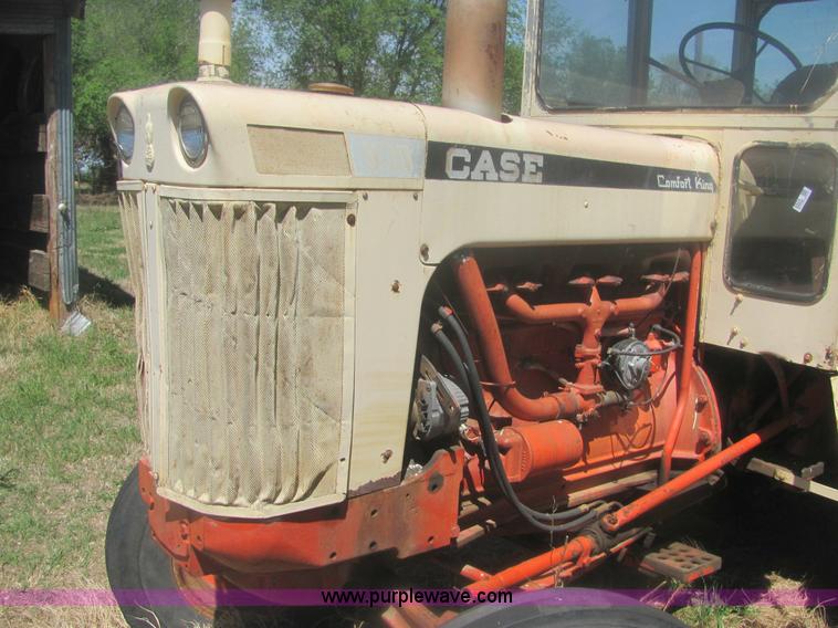 image for item 6924 Case 930 Comfort King tractor
