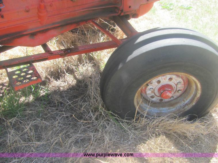 image for item 6924 Case 930 Comfort King tractor