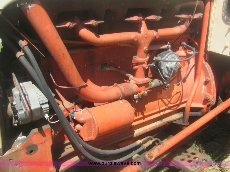 image for item 6924 Case 930 Comfort King tractor