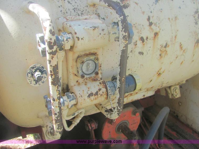 image for item 6924 Case 930 Comfort King tractor