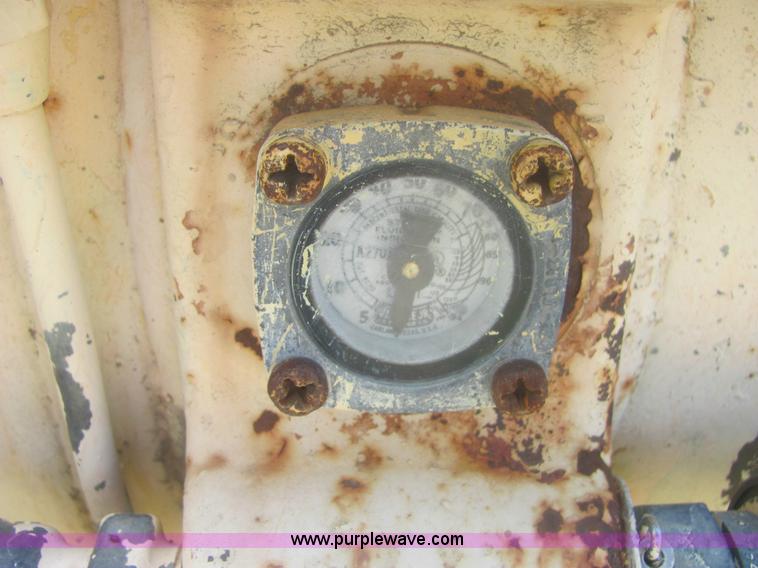 image for item 6924 Case 930 Comfort King tractor