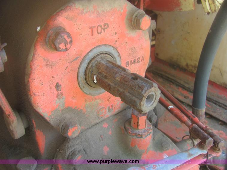 image for item 6924 Case 930 Comfort King tractor