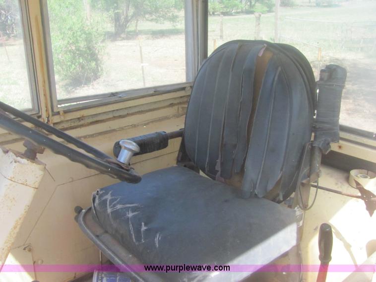 image for item 6924 Case 930 Comfort King tractor