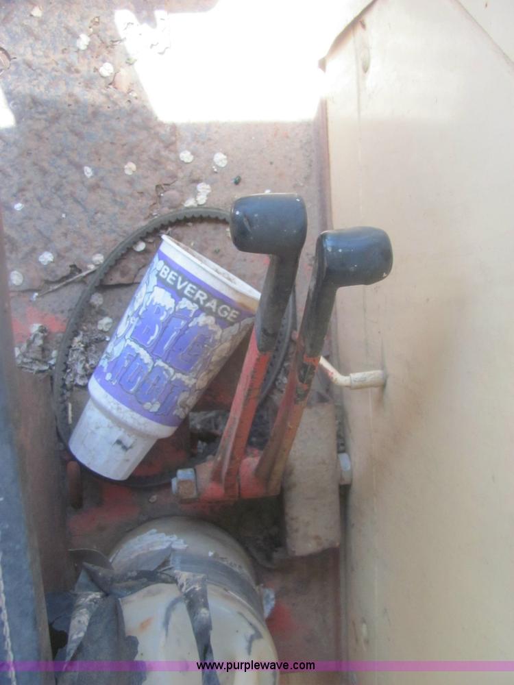 image for item 6924 Case 930 Comfort King tractor